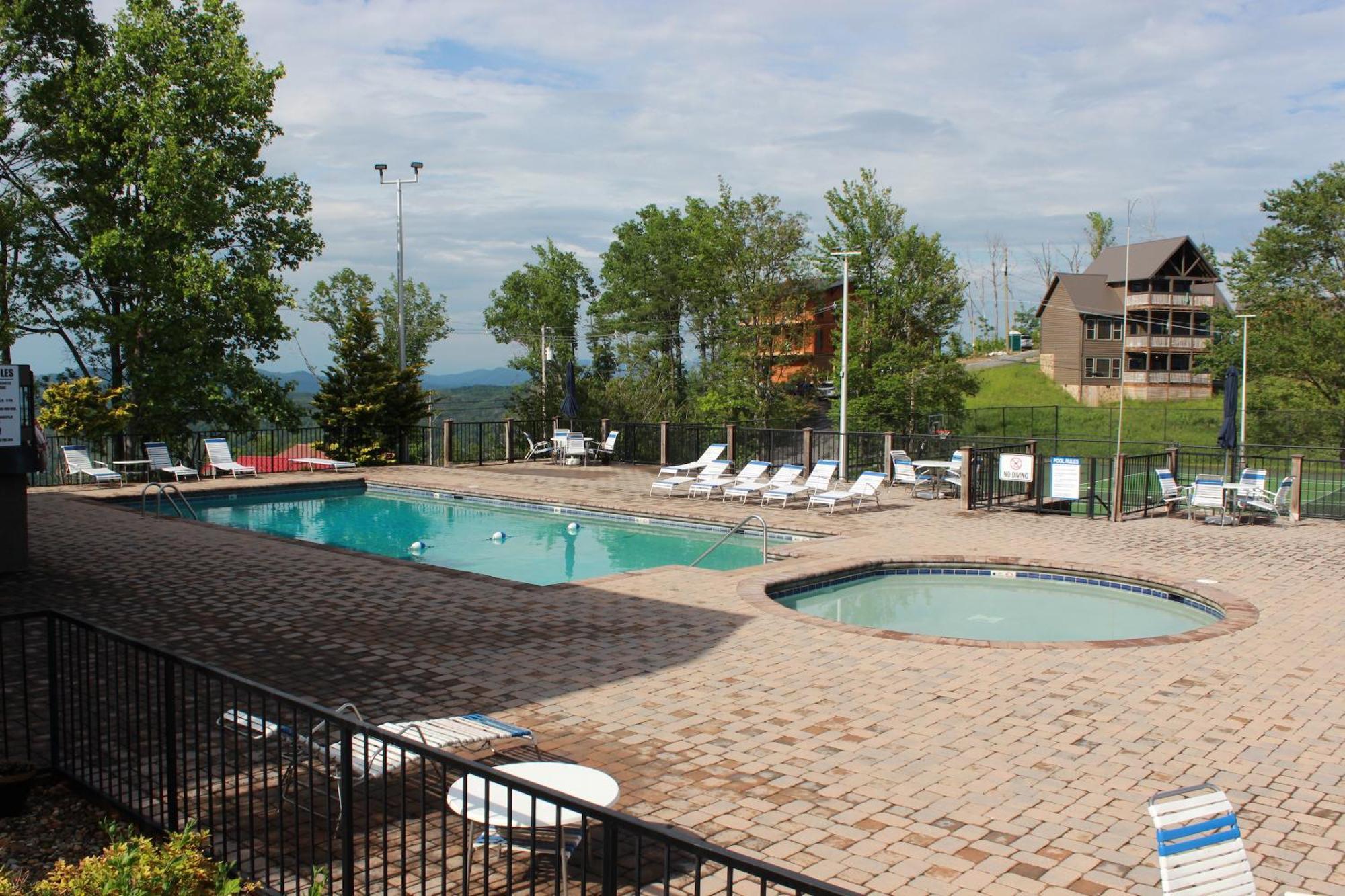 Heavenly View - Bear Themed Cabin, Hottub, Dog-Friendly, Near جاتلينبرج المظهر الخارجي الصورة