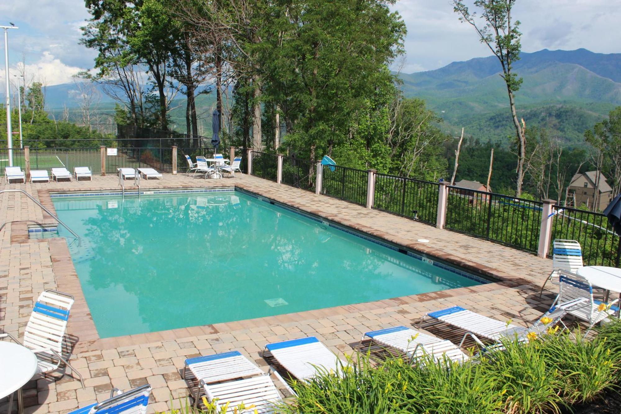 Heavenly View - Bear Themed Cabin, Hottub, Dog-Friendly, Near جاتلينبرج المظهر الخارجي الصورة