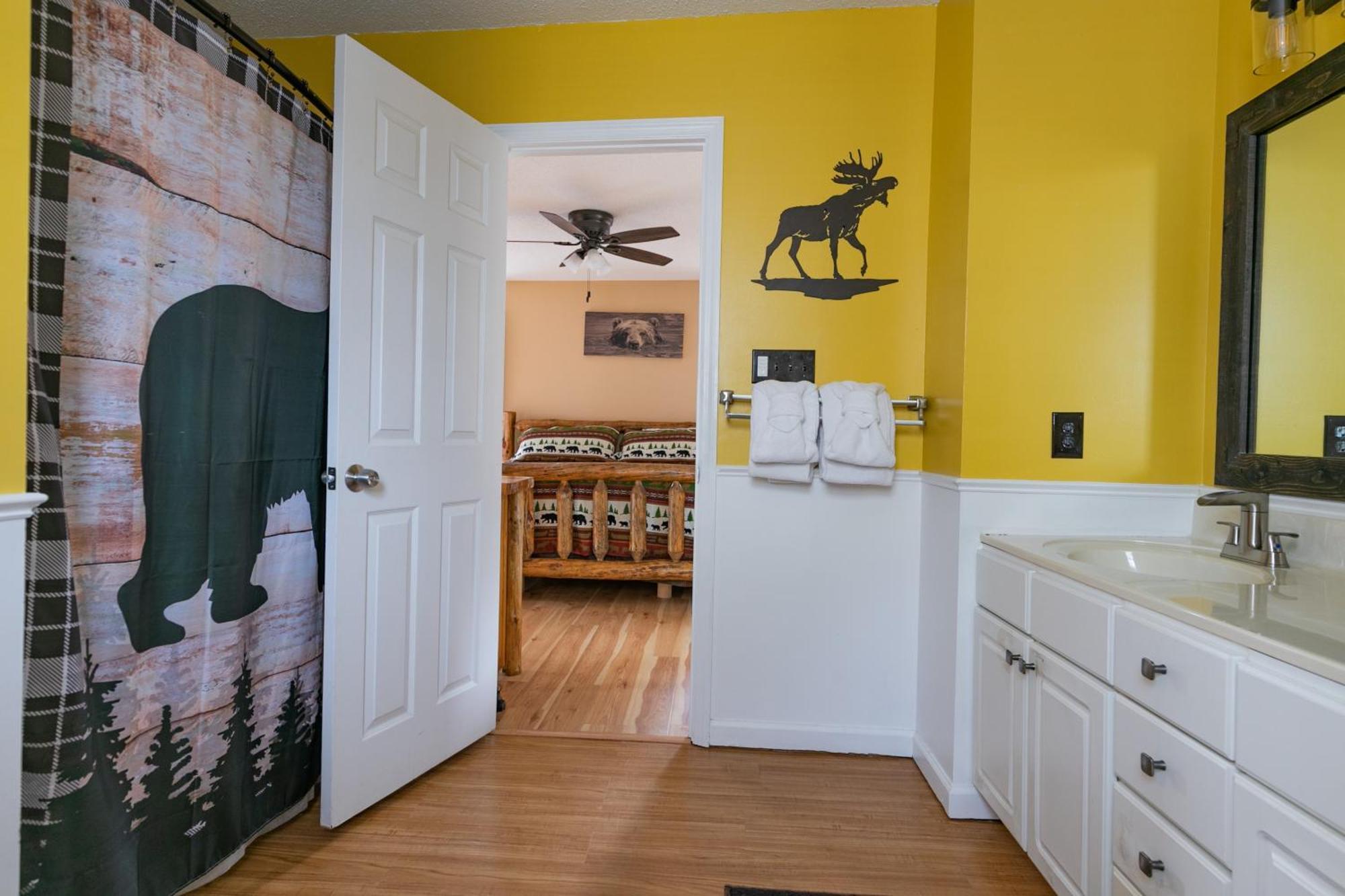 Heavenly View - Bear Themed Cabin, Hottub, Dog-Friendly, Near جاتلينبرج المظهر الخارجي الصورة