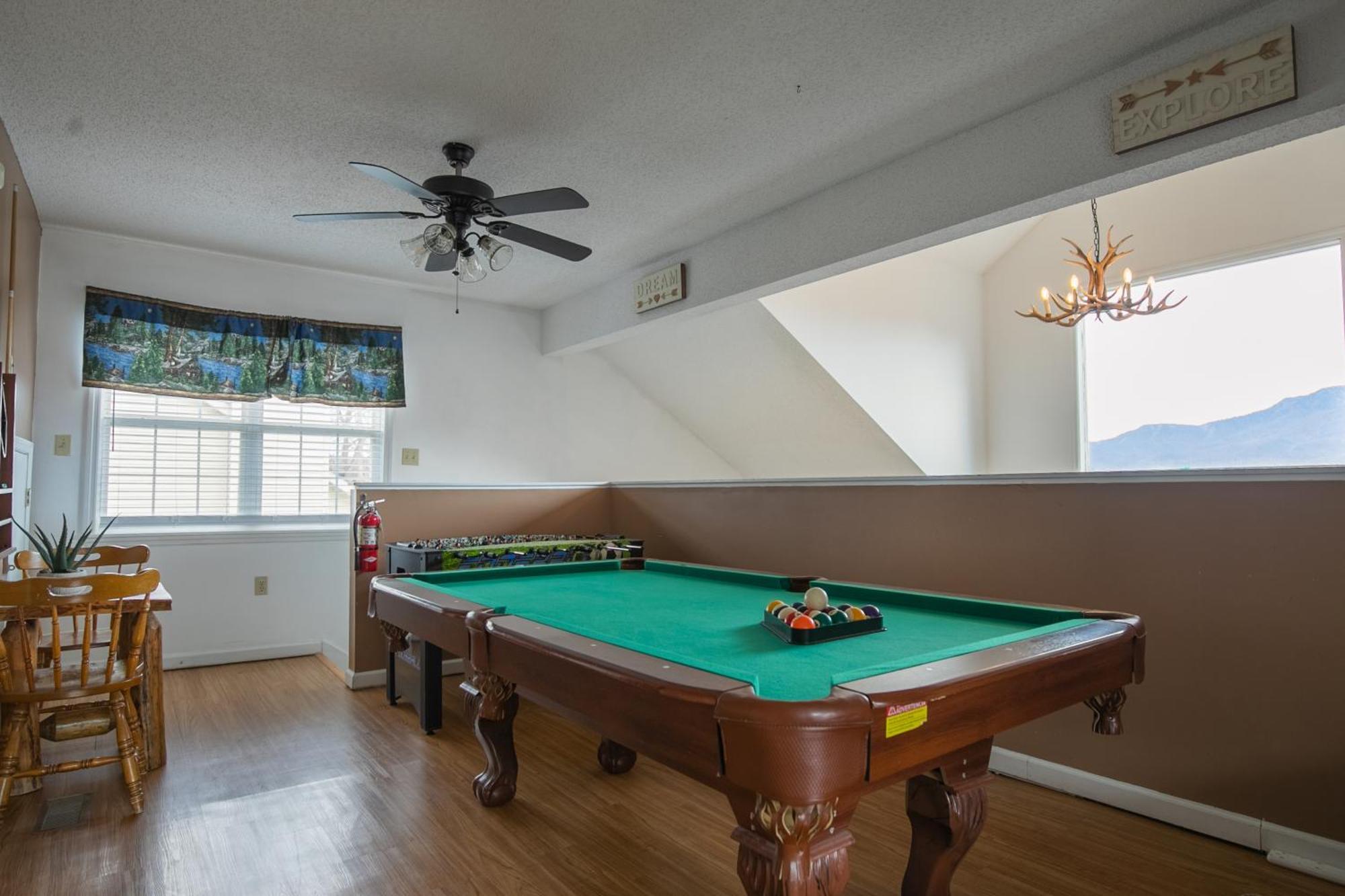 Heavenly View - Bear Themed Cabin, Hottub, Dog-Friendly, Near جاتلينبرج المظهر الخارجي الصورة