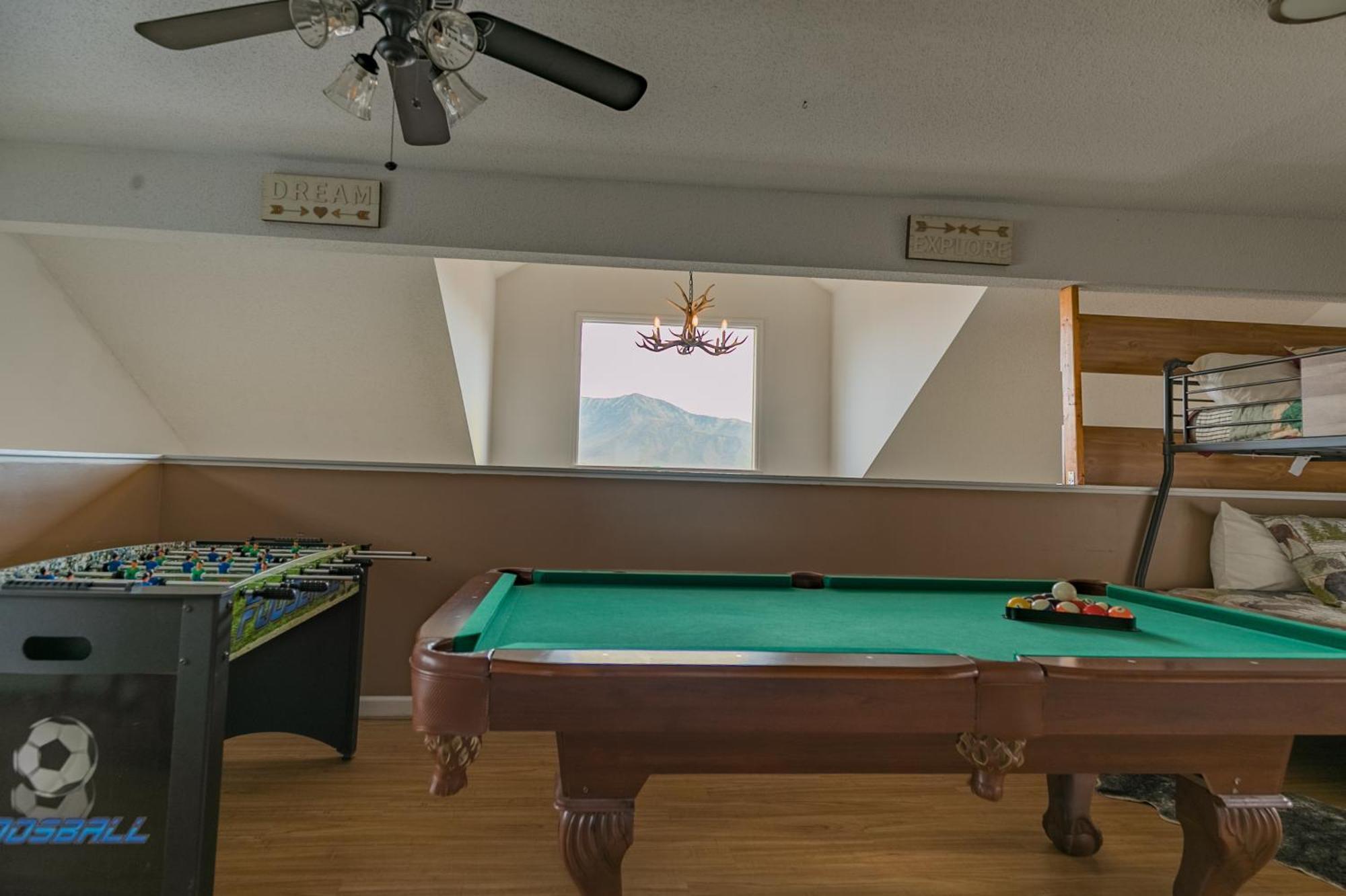 Heavenly View - Bear Themed Cabin, Hottub, Dog-Friendly, Near جاتلينبرج المظهر الخارجي الصورة