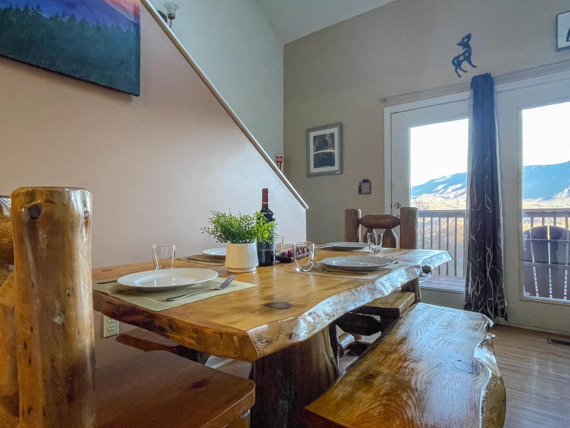 Heavenly View - Bear Themed Cabin, Hottub, Dog-Friendly, Near جاتلينبرج المظهر الخارجي الصورة