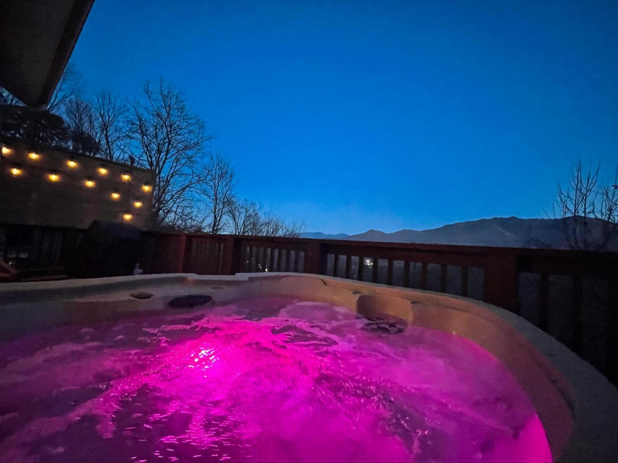 Heavenly View - Bear Themed Cabin, Hottub, Dog-Friendly, Near جاتلينبرج المظهر الخارجي الصورة