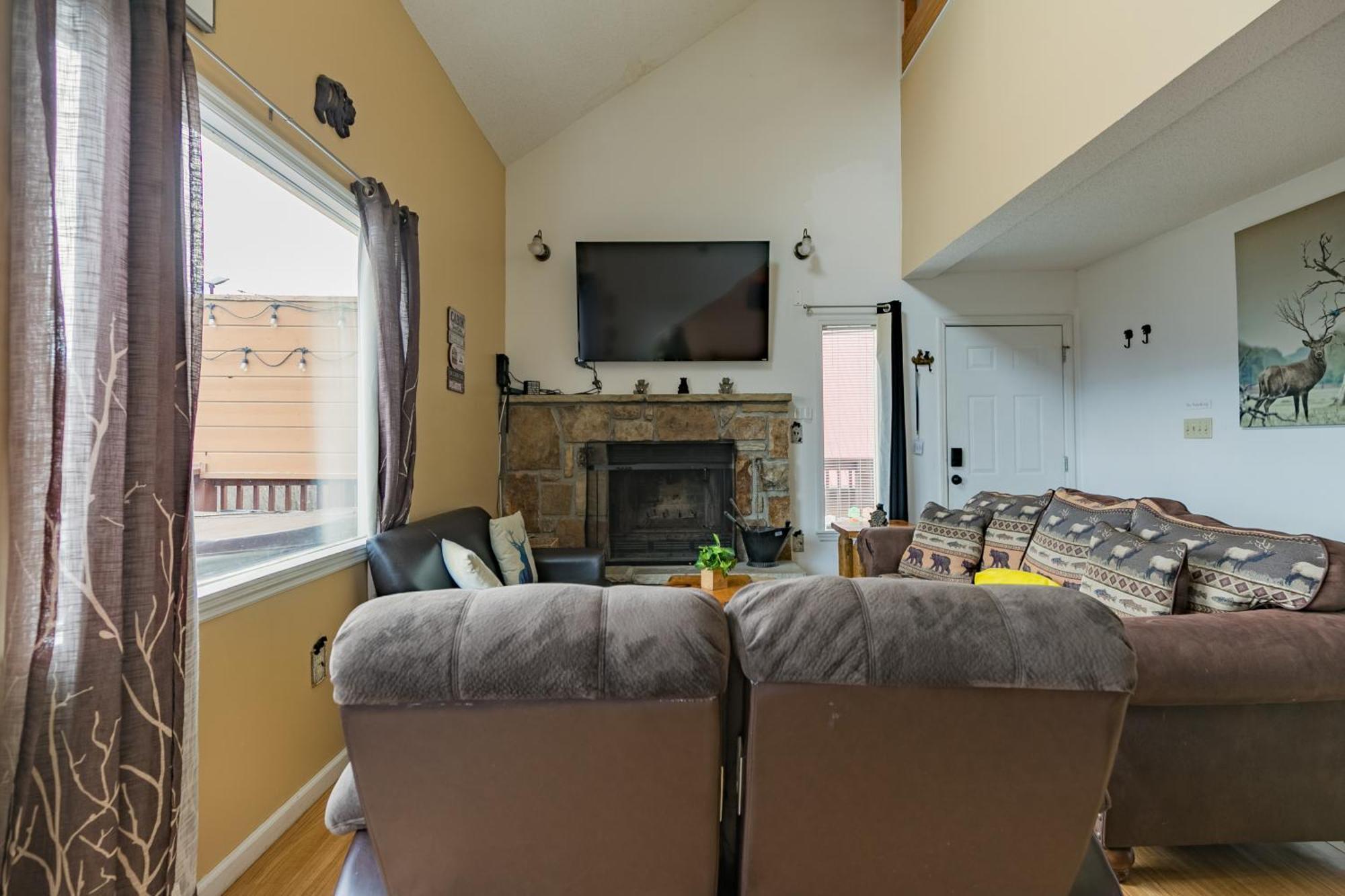 Heavenly View - Bear Themed Cabin, Hottub, Dog-Friendly, Near جاتلينبرج المظهر الخارجي الصورة
