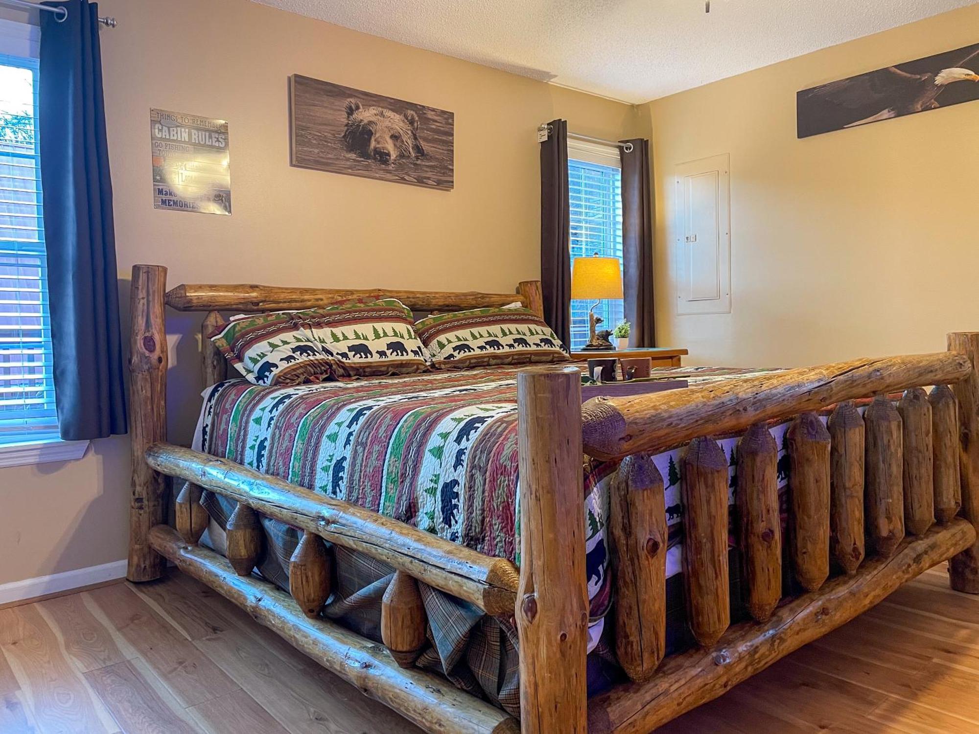 Heavenly View - Bear Themed Cabin, Hottub, Dog-Friendly, Near جاتلينبرج المظهر الخارجي الصورة